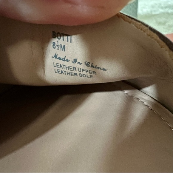 Donald Pliner Botti Slingback Kitten Heel Pumps Calf leather studded pointed toe - Picture 8 of 8